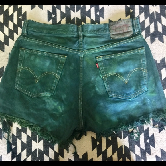 Levi’s Distressed Denim Cutoff Shorts - Picture 2 of 4